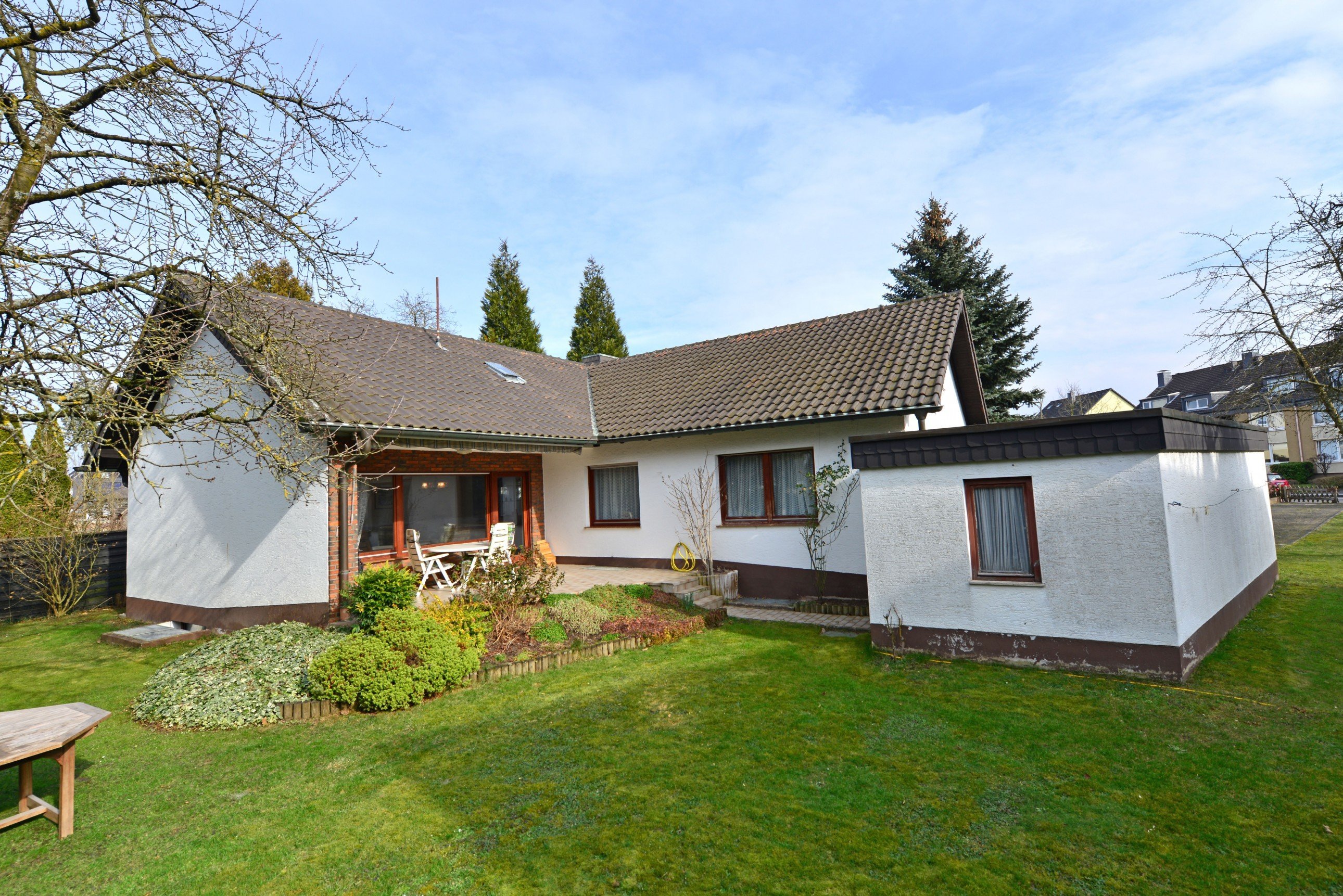 Foto Bungalow mit Keller in Porz-Lind und weiterer Bebauungsm�glichkeit auf dem Grundst�ck