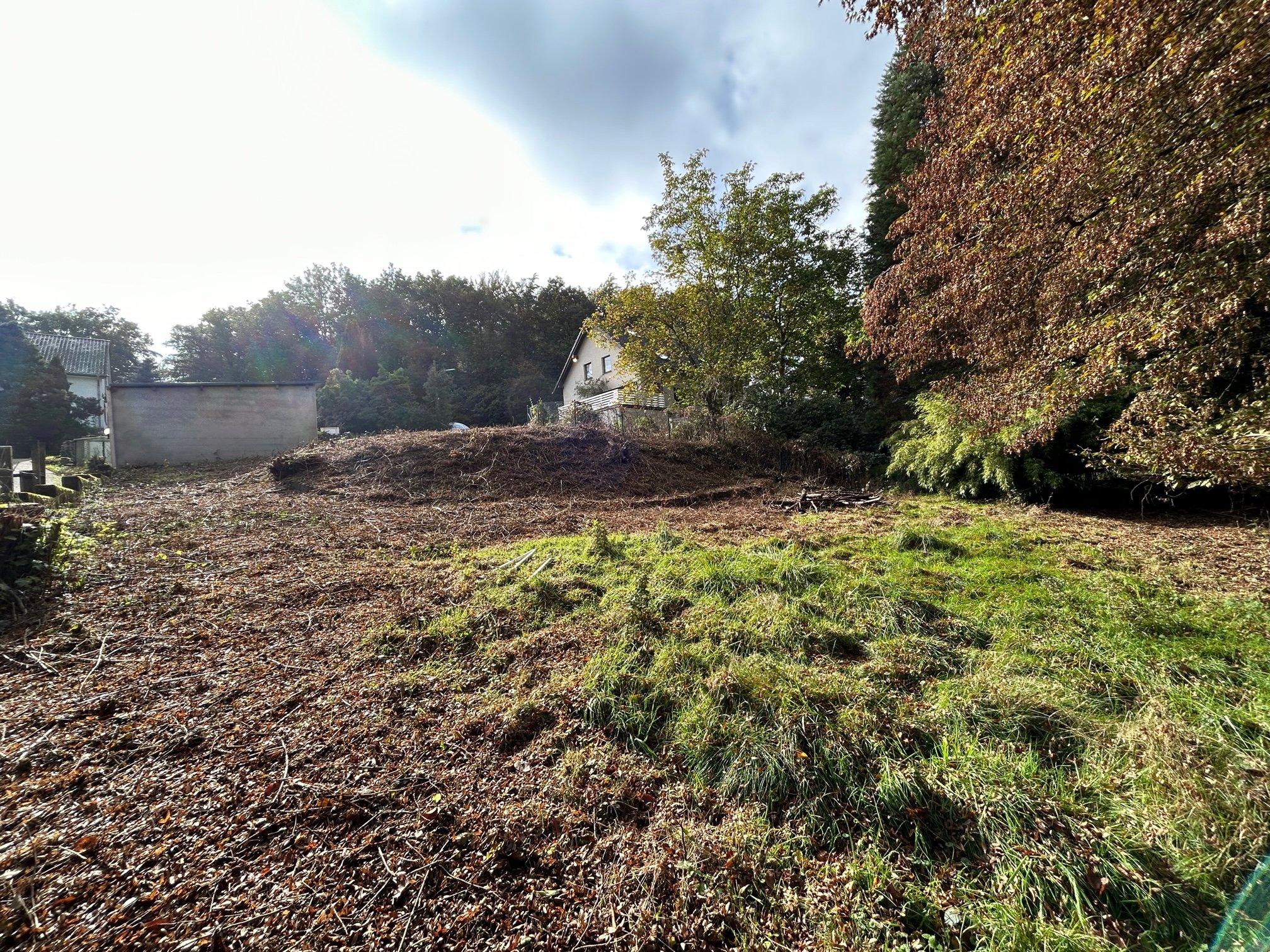Foto Eitorf-Huckenbr�l: Baugrundst�ck mit Wald in zentrumsnaher Lage