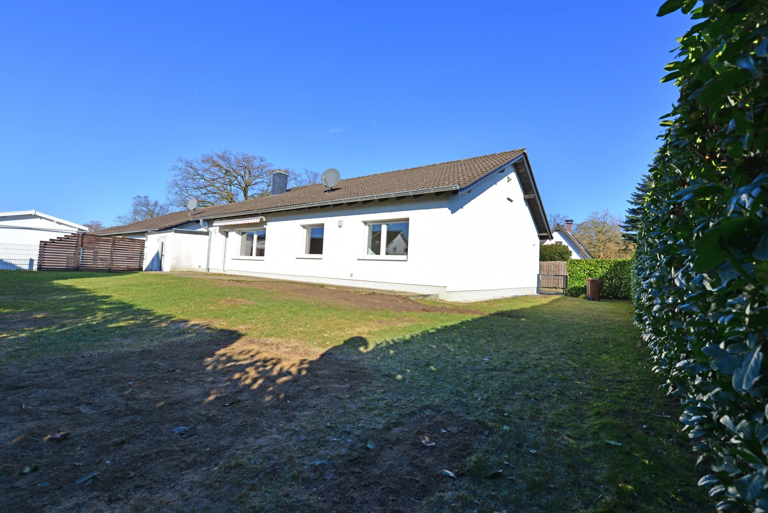 Foto Einziehen und wohlf�hlen: Attraktiver Bungalow mit Garten und Garage
