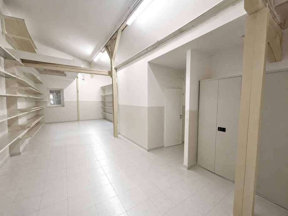 KI-bearbeitet B�rohaus Hennef
