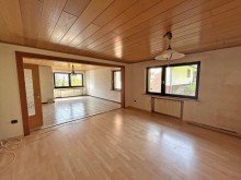 Wohnzimmer EG Siegburg-Seligenthal: Solides Zweifamilienhaus in naturnaher Lage