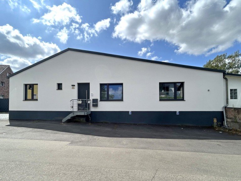 Ansicht Stra�e Hennef - Zentrum B�rohaus Hennef-Zentrum: Ansprechende, moderne B�ror�ume mit gro�em Lager inkl. 7 Stellpl�tzen
