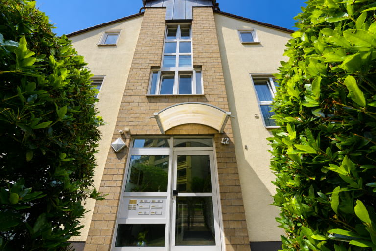 Hauseingang Lohmar - Zentrum Etagenwohnung VERKAUFT: Moderne Etagenwohnung im Zentrum von Lohmar