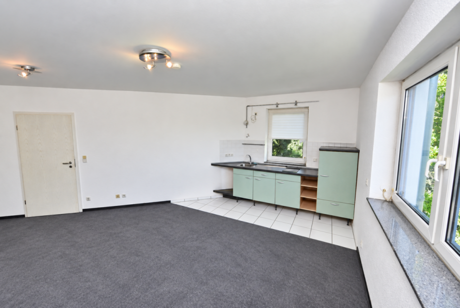 Wohnbereich mit K�chenzeile Etagenwohnung K�ln