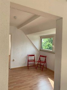 Zimmer Dachgeschoss Viel Platz, viele M�glichkeiten: Zweifamilienhaus mit gro�em Garten in Hennef-Allner