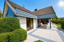 Hauptbild Hennef-Bröl: Familienhaus mit Südterrasse, Doppelgarage und großem Grundstück