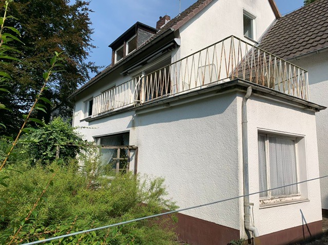 Seitenansicht Zweifamilienhaus Hennef