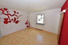 Wohnzimmer Obergeschoss Verkauf im Bieterverfahren: 3-Parteienhaus mit Entwicklungspotenzial in Hennef-Uckerath