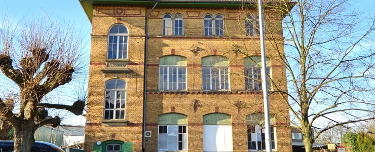 Hennef-Zentrum, darf es etwas Besonderes sein? Denkmalgeschützte Schule von 1893 mit Gewölbekeller