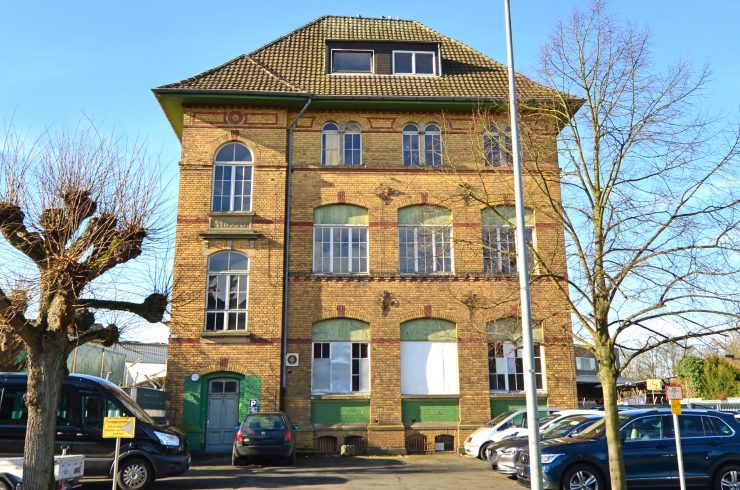 Hennef-Zentrum, darf es etwas Besonderes sein? Denkmalgeschützte Schule von 1893 mit Gewölbekeller