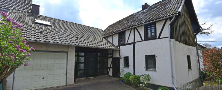 Hennef-Söven: Kleines, individuelles Wohnhaus mit großem Potential