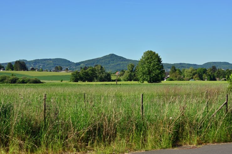 Hennef-Kurscheid: Wohnen mit Weitsicht – sonniges Grundstück, ideal für EFH, DHH oder zwei Häuser!