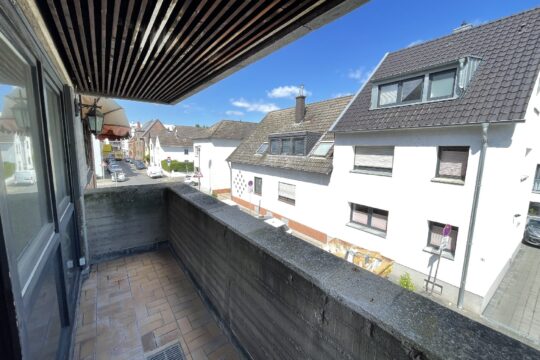Balkon Straßenseite WE01