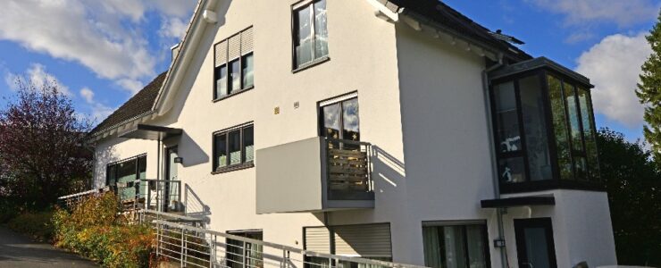 Hennef: Stadtnahe, traumhafte Maisonette-Wohnung im Grünen