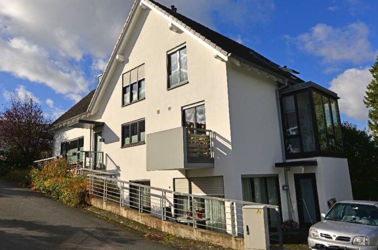 Hennef: Stadtnahe, traumhafte Maisonette-Wohnung im Grünen