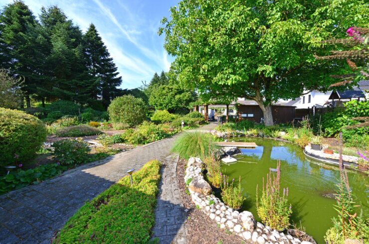 Hennef Blankenberg: Charmantes Haus mit 6.800 m² Land, Nebengebäuden und Baureserve